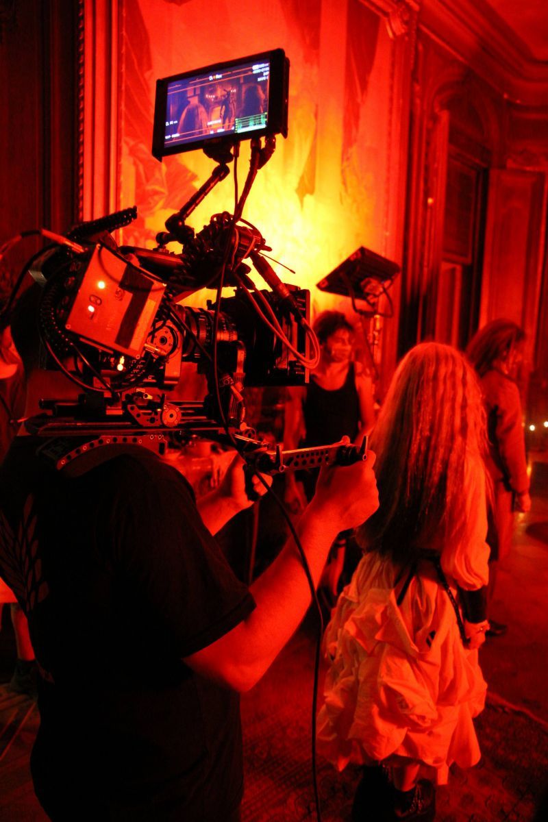 Crítica de “Juego de brujas”, los peligros de la realidad virtual