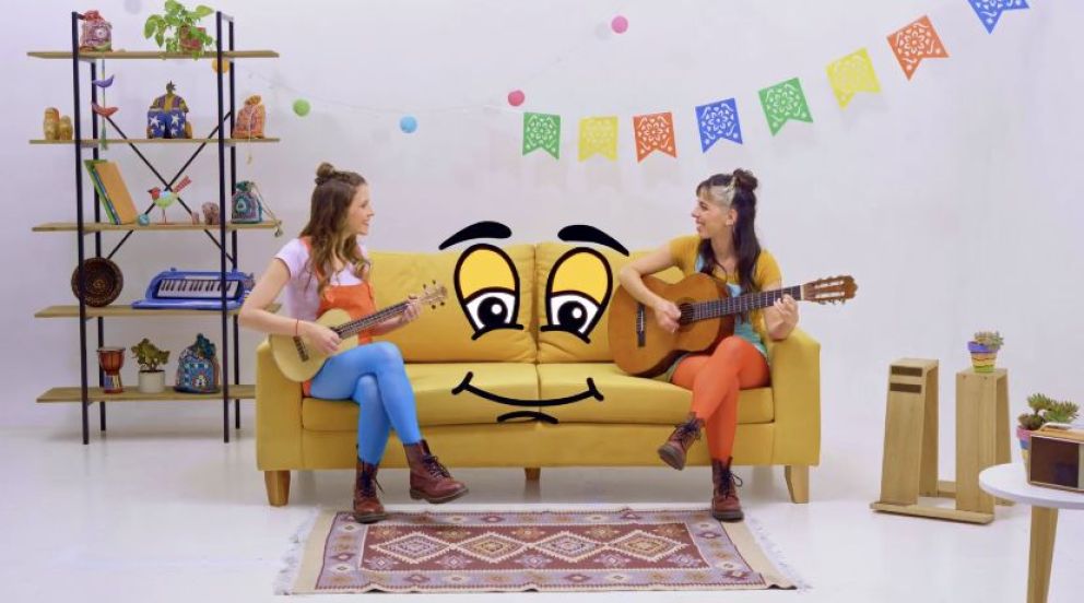 Kabradepata presenta "Historias para cantar desde el sillón", un espectáculo audiovisual y musical para toda la familia